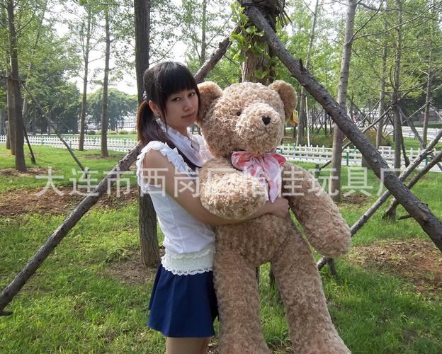 巨型泰迪熊批发销售指南 大号毛绒玩具的市场突围策略